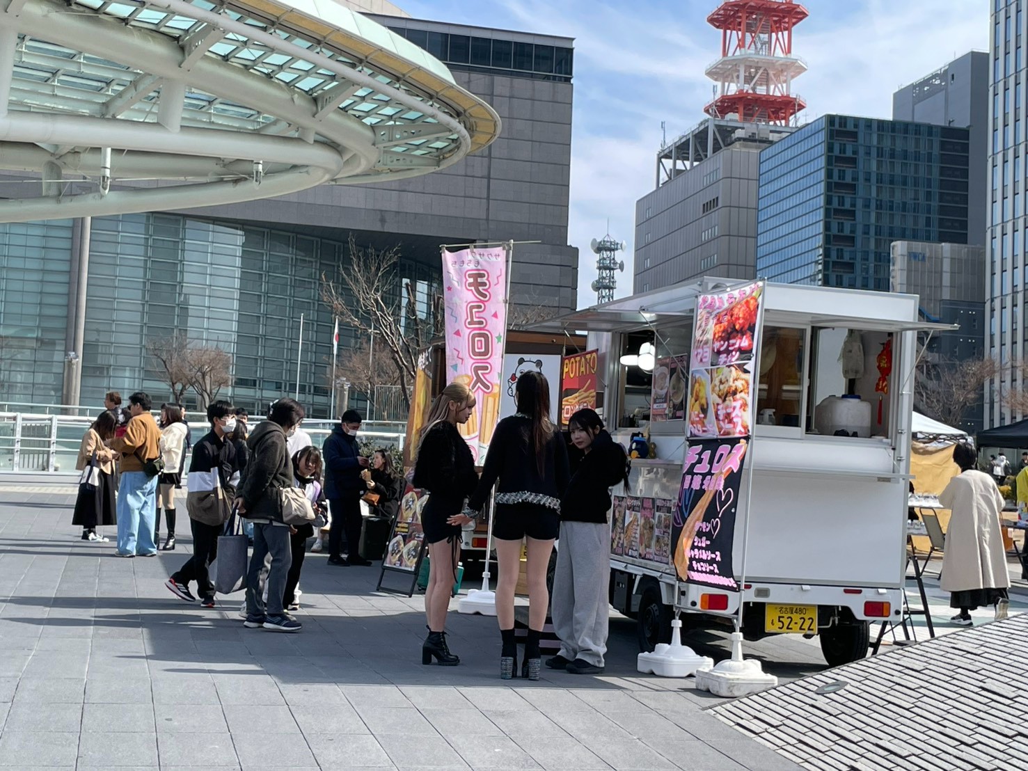 家族連れで賑わう会場の様子